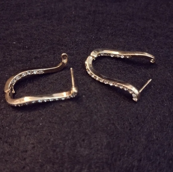 Elegant Gold and Silver Wave Earrings - Picture 5 of 7